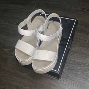 Gray and white wedges size:7